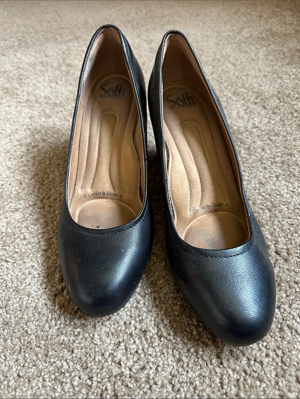 Sofft Black Leather Round-Toe Pumps